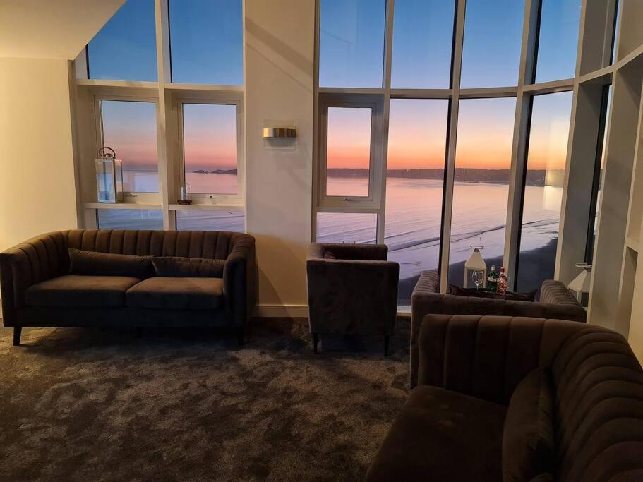The Panoramic - The Finest Apartment In The City - By Tifa Stays 斯旺西 外观 照片