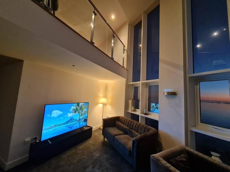 The Panoramic - The Finest Apartment In The City - By Tifa Stays 斯旺西 外观 照片