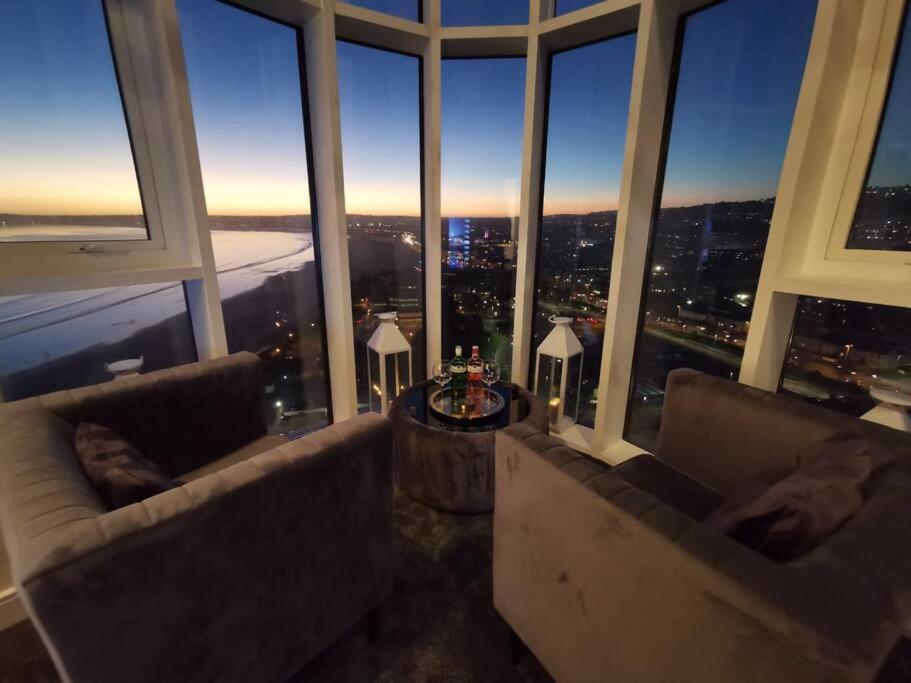 The Panoramic - The Finest Apartment In The City - By Tifa Stays 斯旺西 外观 照片